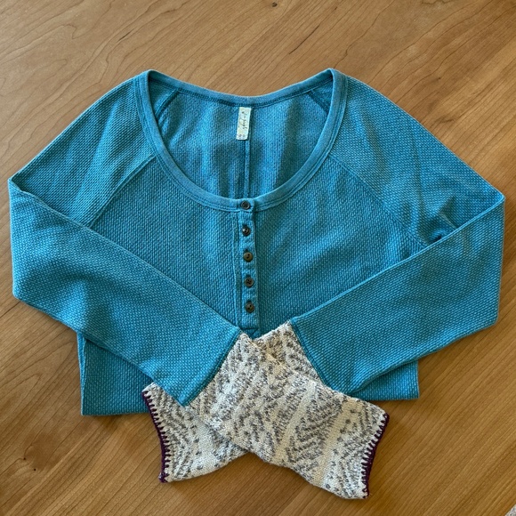 Free People Alpine Cuff Thermal in Teal (Size M) - Picture 2 of 8